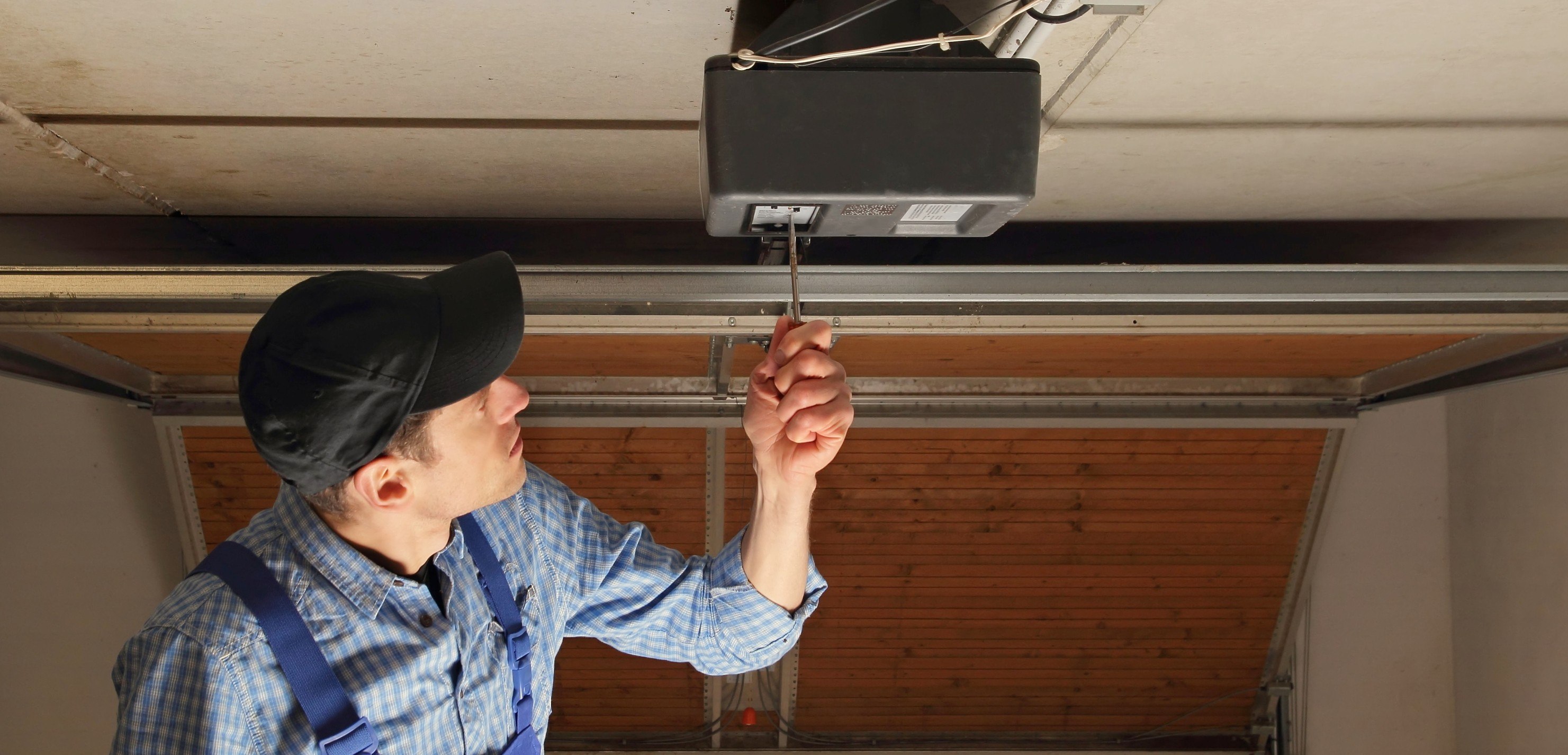 Tips-to-Maintain-Your-Garage-Door-in-a-Top-Condition
